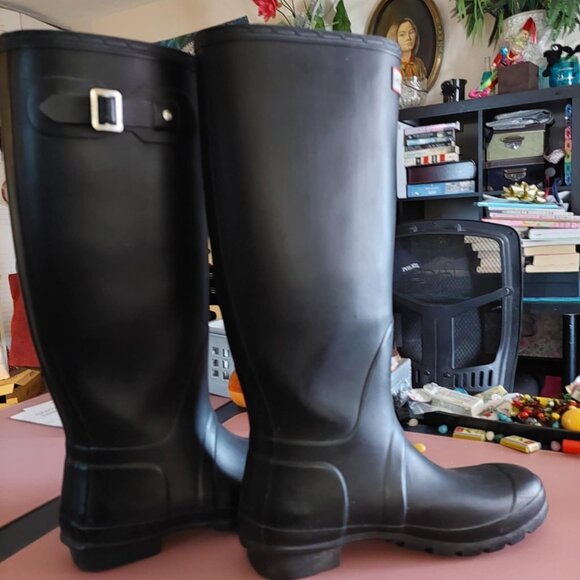 Hunter Women's Black Rain Boots - Picture 2 of 4